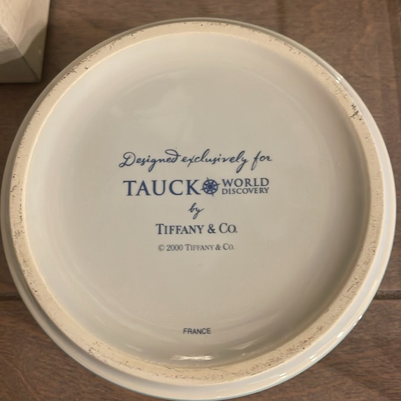 Excellent condition.Perfect gift for graduation or travel enthusiast. - Picture 2 of 4